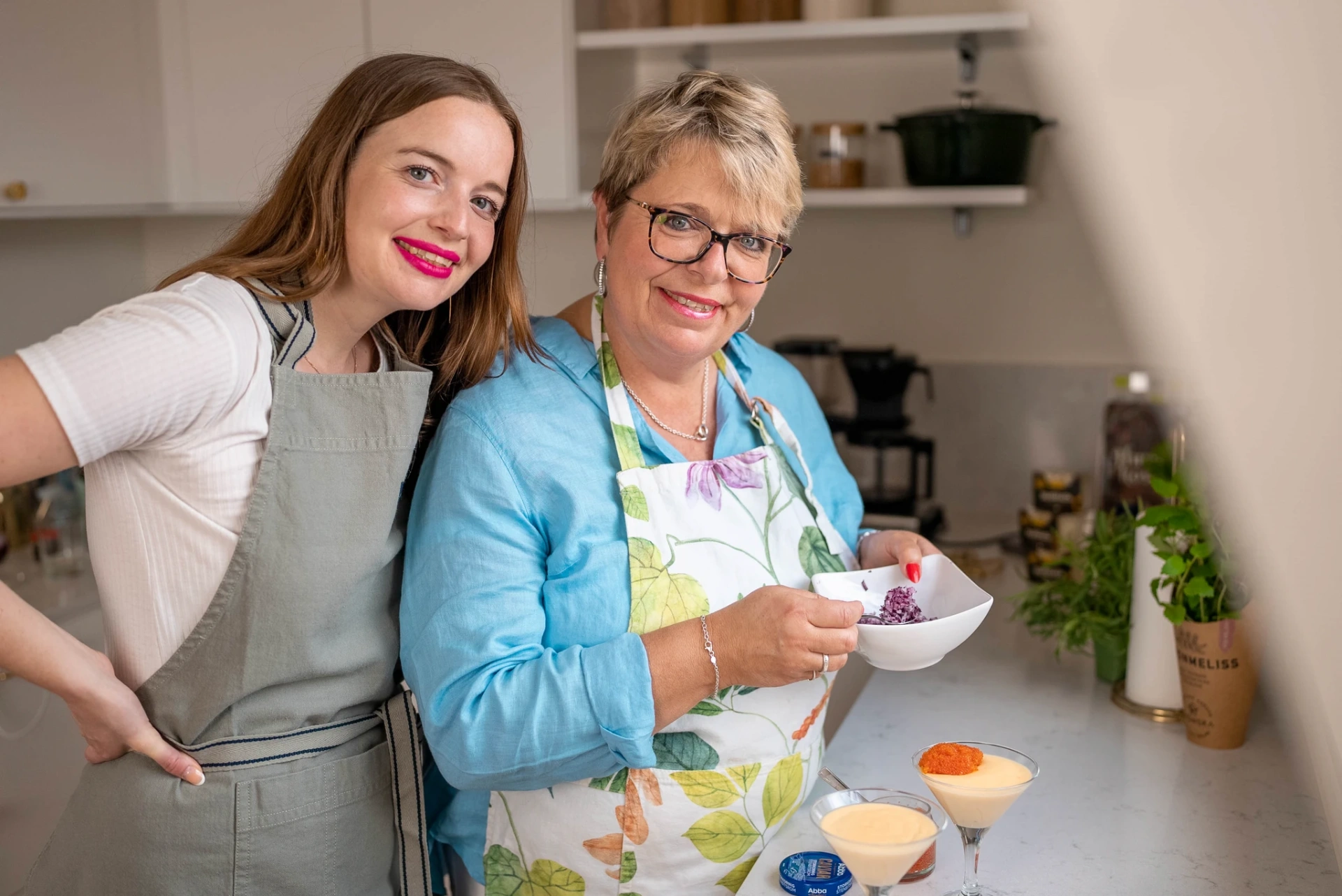 Grundarna lagar mat tillsammans